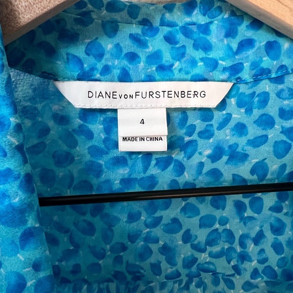 Diane Von Furstenberg 100% Silk Lorelei Top Blue Button Blouse 4 - Picture 2 of 8